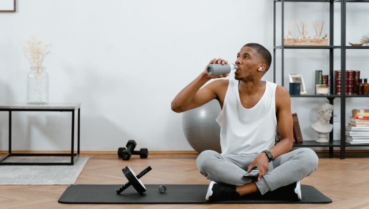 ejercicio agua descanso gimnasio entrenamiento