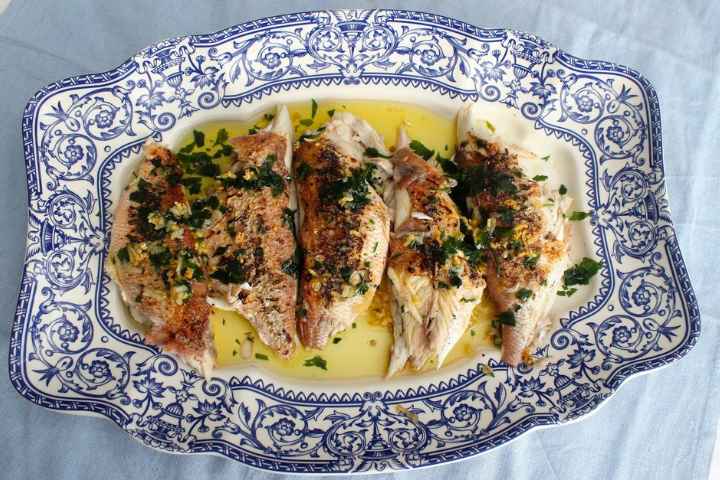 El bajo contenido en grasa del pescado a la plancha.