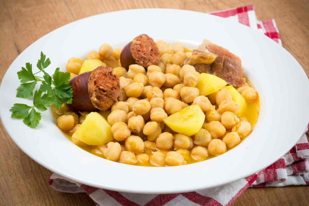 Prepara un delicioso puchero andaluz: esta es la receta tradicional