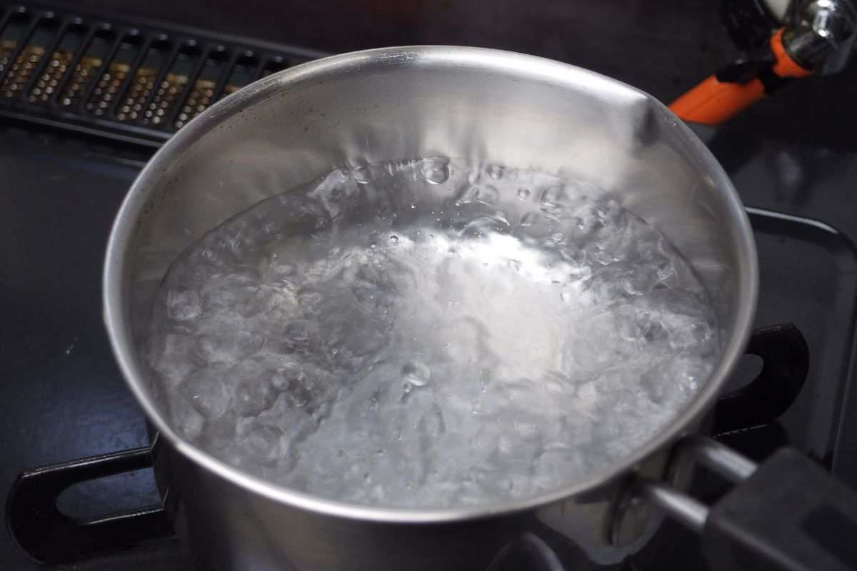 Beneficios de tomar agua caliente