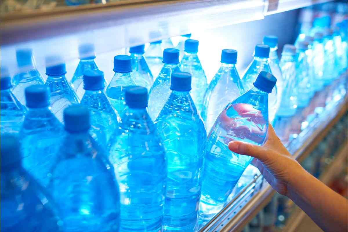 botellas agua plástico salud bebidas