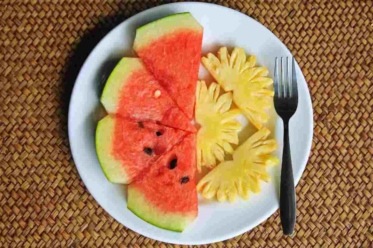 plato con piña y melón