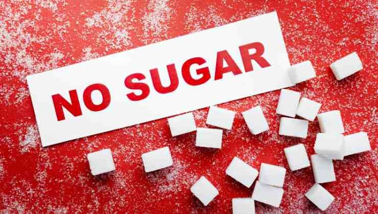 no sugar escrita con trozos de azucar