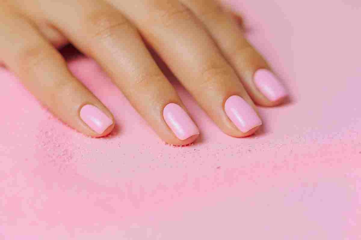 mano con manicure