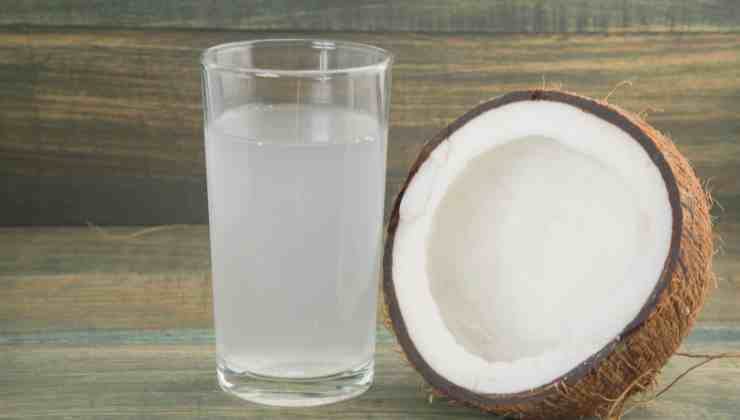 bicchiere e cocco 
