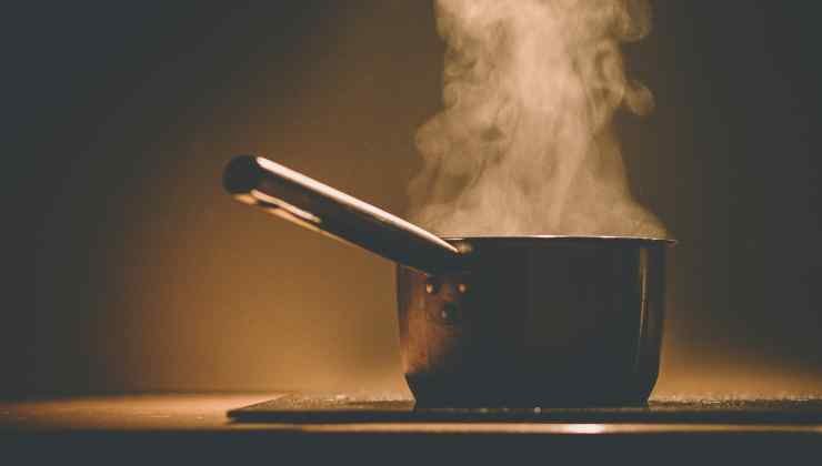pentola su fuoco