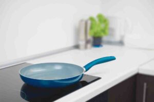 padella su piano a induzione