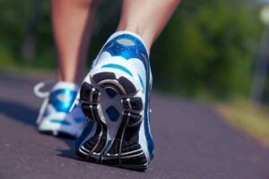 scarpe camminando