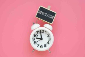 orologio e scritta menopause