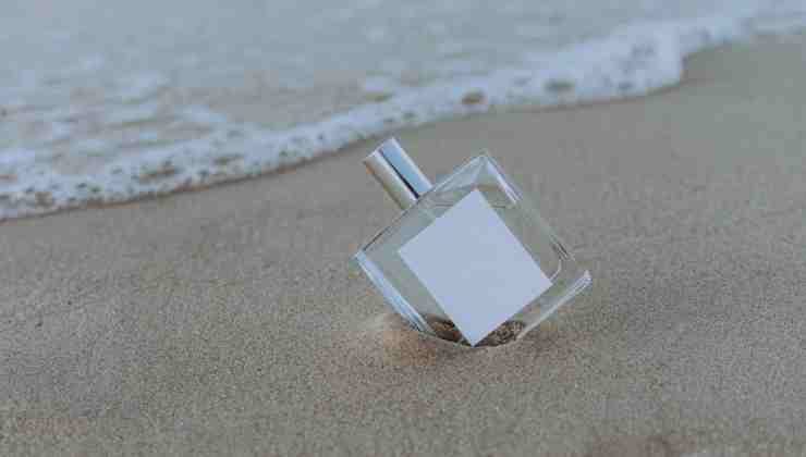 bottiglietta sulla spiaggia 