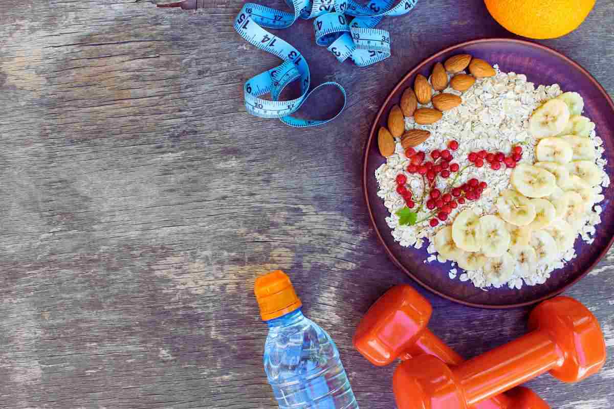 acqua, ciotola colazione e pesi