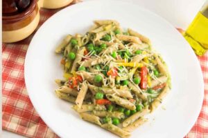 pasta integrale con basilico e zucchine