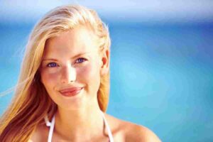 viso di donna al mare