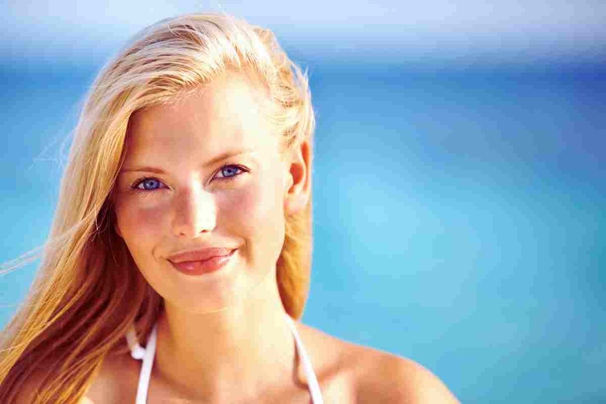 viso di donna al mare