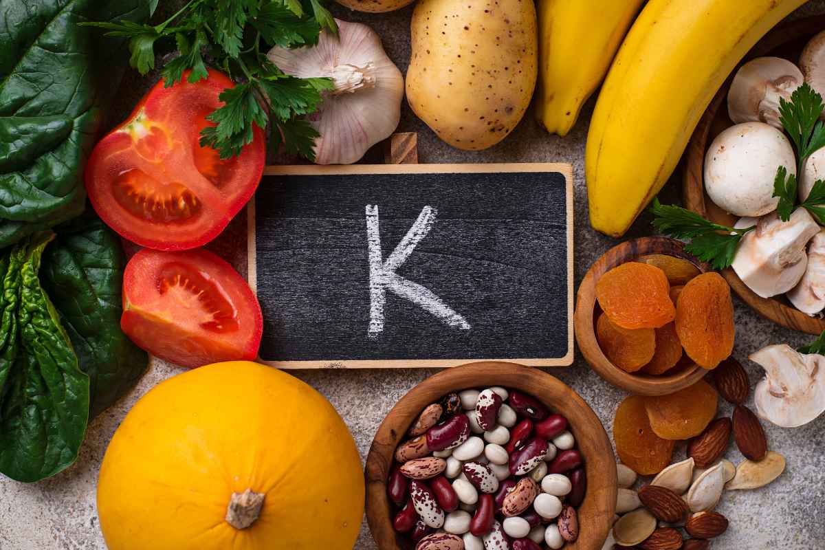 Tavola imbandita con Alimenti che contengono potassio