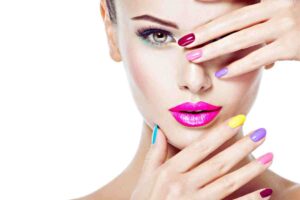 donne con mani che coprono il viso