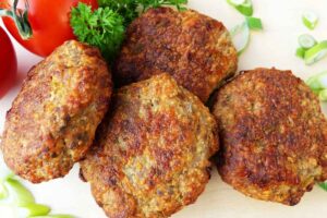 Primo piano diPolpette di melanzane light al forno