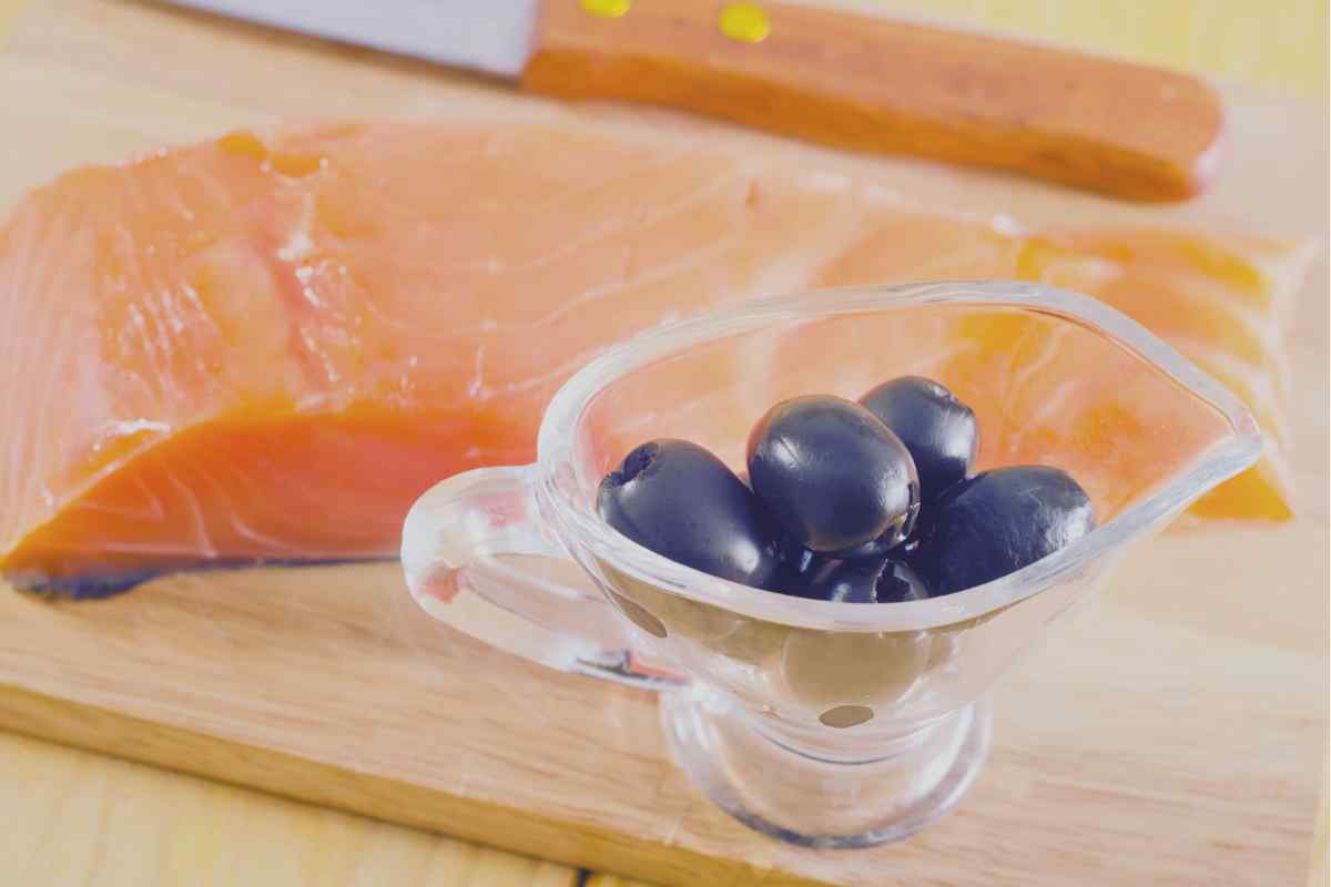 salmone e olive nere