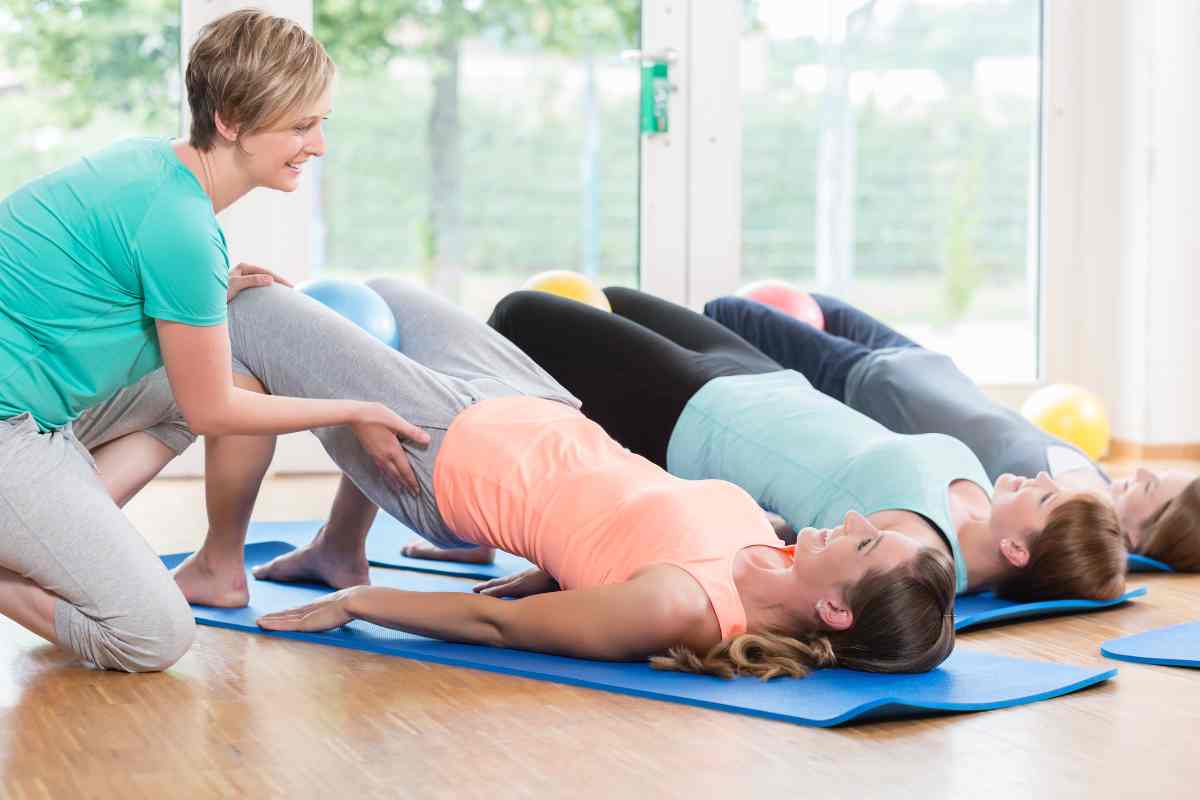 signore che fanno esercizi