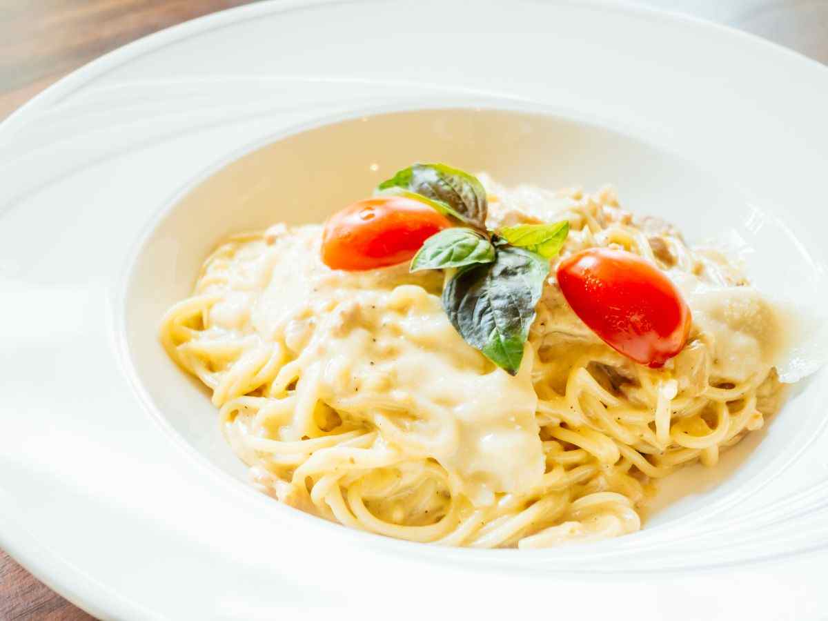 Spaghetti con crema de parmesano